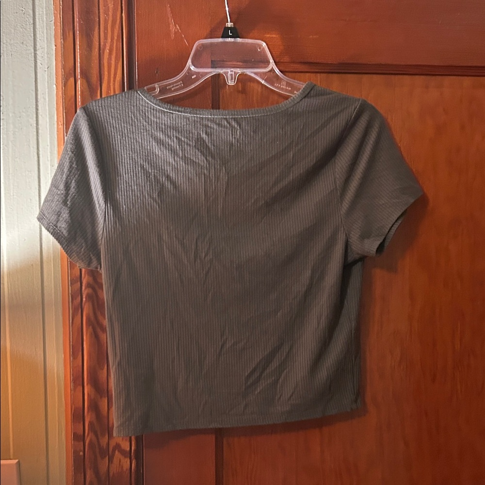 Set Of Two Ribbed V‑Neck Cropped Tees - Picture 7 of 10